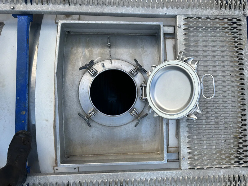 Bồn chứa để vận chuyển hóa chất CIMC 20FT ISO, 25.090L / 1-COMP / 3 BAFFELS / T12 / 4 manholes / ADR valid until 02/2027: hình 13 Bồn chứa để vận chuyển hóa chất CIMC 20FT ISO, 25.090L / 1-COMP / 3 BAFFELS / T12 / 4 manholes / ADR valid until 02/2027: hình 13