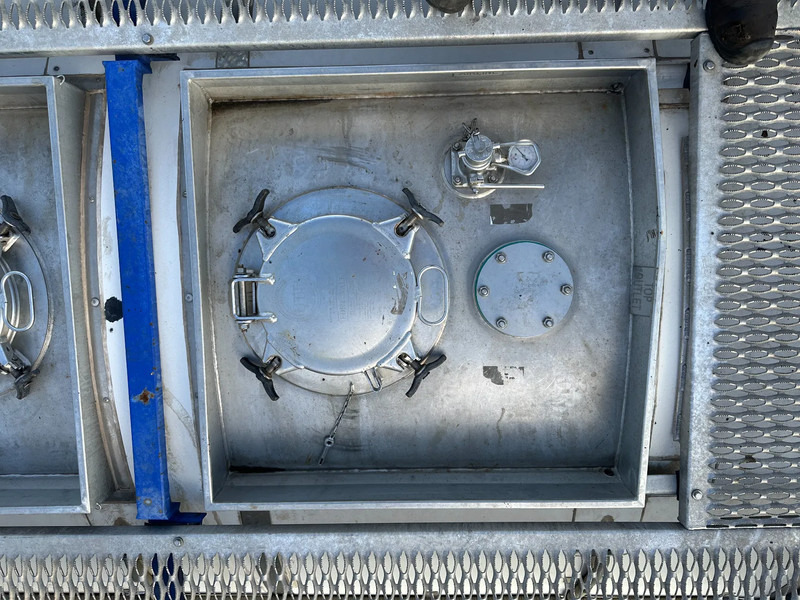 Bồn chứa để vận chuyển hóa chất CIMC 20FT ISO, 25.090L / 1-COMP / 3 BAFFELS / T12 / 4 manholes / ADR valid until 02/2027: hình 16 Bồn chứa để vận chuyển hóa chất CIMC 20FT ISO, 25.090L / 1-COMP / 3 BAFFELS / T12 / 4 manholes / ADR valid until 02/2027: hình 16