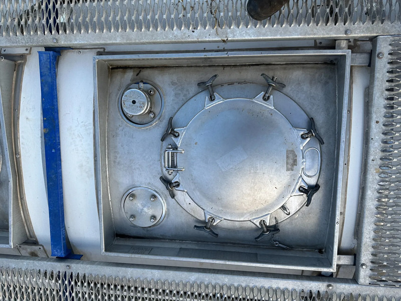 Bồn chứa để vận chuyển hóa chất CIMC 20FT ISO, 25.090L / 1-COMP / 3 BAFFELS / T12 / 4 manholes / ADR valid until 02/2027: hình 15 Bồn chứa để vận chuyển hóa chất CIMC 20FT ISO, 25.090L / 1-COMP / 3 BAFFELS / T12 / 4 manholes / ADR valid until 02/2027: hình 15