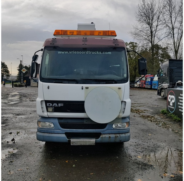 DAF CF - Nền bục trên không gắn trên xe tải: hình 2 DAF CF - Nền bục trên không gắn trên xe tải: hình 2