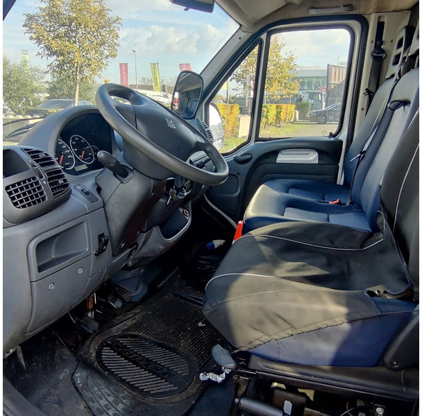 Peugeot COXX - Xe tải nhỏ phẳng: hình 3 Peugeot COXX - Xe tải nhỏ phẳng: hình 3