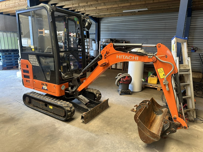 Hitachi ZAXIS ZX19-6 CR 1.9T - 1349H - CABINE - ADJUSTABLE TRACKS - EXTRA HYDR - QUICK HITCH - BE MACHINE - Máy xúc mini: hình 1 Hitachi ZAXIS ZX19-6 CR 1.9T - 1349H - CABINE - ADJUSTABLE TRACKS - EXTRA HYDR - QUICK HITCH - BE MACHINE - Máy xúc mini: hình 1