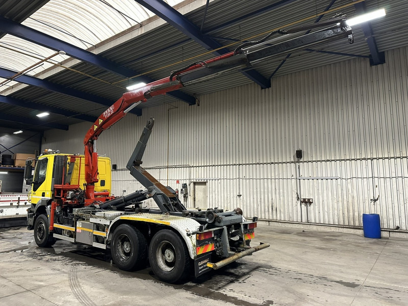 Iveco TRAKKER 350 6x4 HOOKLIFT + CRANE FASSI F120.22 (5/6 F) - *342.000km* - STEEL SPRING / BIG AXLES - AS TRONIC AUTOMATIC GEARBOX - Xe tải nâng móc, Xe cẩu tự hành: hình 4 Iveco TRAKKER 350 6x4 HOOKLIFT + CRANE FASSI F120.22 (5/6 F) - *342.000km* - STEEL SPRING / BIG AXLES - AS TRONIC AUTOMATIC GEARBOX - Xe tải nâng móc, Xe cẩu tự hành: hình 4