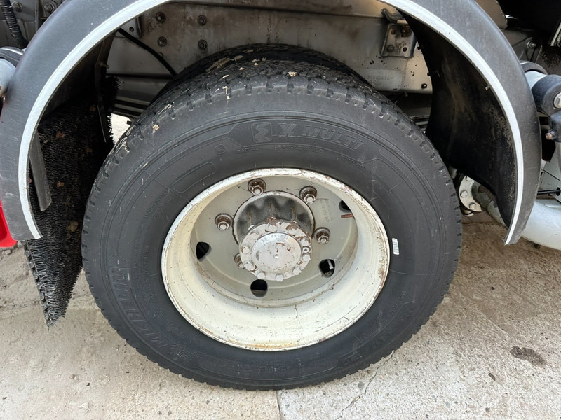 Renault MIDLUM 150 FUEL TANKER / CITERNE MAZOUT - 6500L - 3 COMPARTIMENTS - *ENGINE PROBLEM* - Xe bồn: hình 5 Renault MIDLUM 150 FUEL TANKER / CITERNE MAZOUT - 6500L - 3 COMPARTIMENTS - *ENGINE PROBLEM* - Xe bồn: hình 5