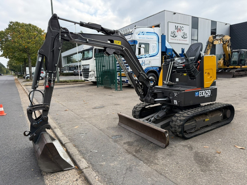 Volvo ECR25D 1159 UREN - SLOOP + SORTEERFUNCTIE - EXTRA HYDR. LEIDINGEN - HYDR SNELWISSEL - CE - BE MACHINE - Máy xúc mini: hình 2 Volvo ECR25D 1159 UREN - SLOOP + SORTEERFUNCTIE - EXTRA HYDR. LEIDINGEN - HYDR SNELWISSEL - CE - BE MACHINE - Máy xúc mini: hình 2