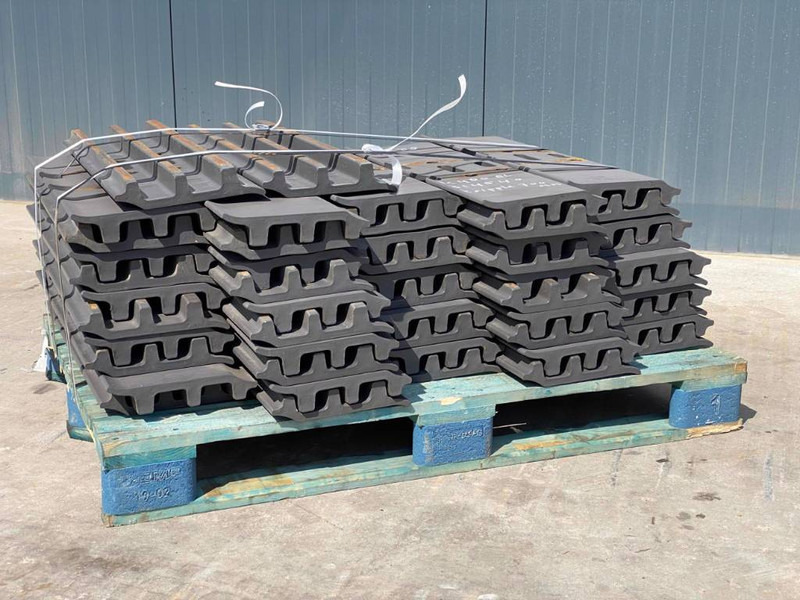 Case CX330 / CX350 Shoes/Pads - Khung/ Sườn cho Máy móc xây dựng: hình 3 Case CX330 / CX350 Shoes/Pads - Khung/ Sườn cho Máy móc xây dựng: hình 3