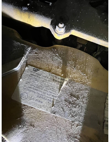 Cat D6T LGP - Máy ủi: hình 2 Cat D6T LGP - Máy ủi: hình 2