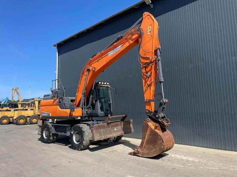 Doosan DX170W-5 - Máy xúc bánh lốp: hình 3 Doosan DX170W-5 - Máy xúc bánh lốp: hình 3