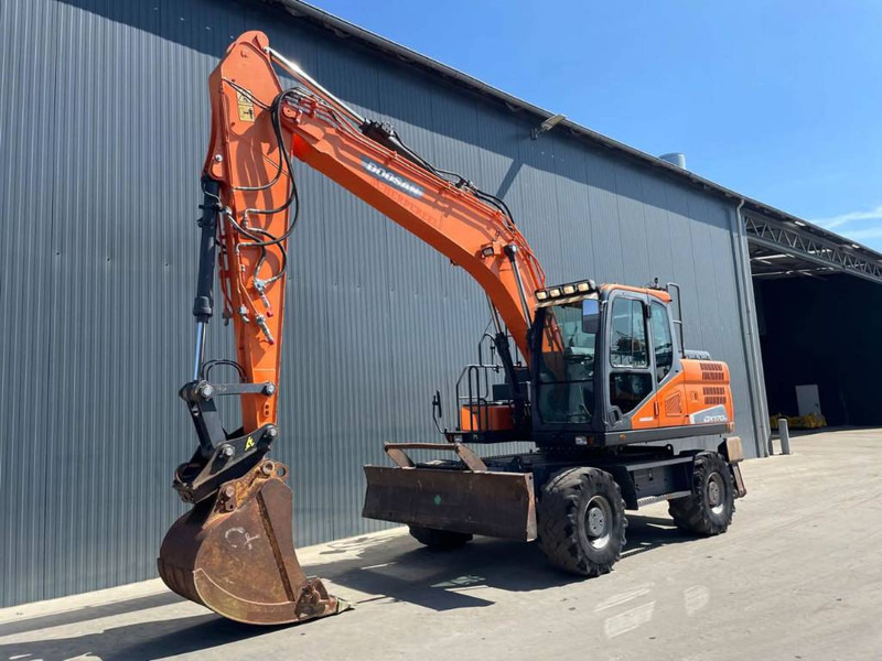 Doosan DX170W-5 - Máy xúc bánh lốp: hình 1 Doosan DX170W-5 - Máy xúc bánh lốp: hình 1
