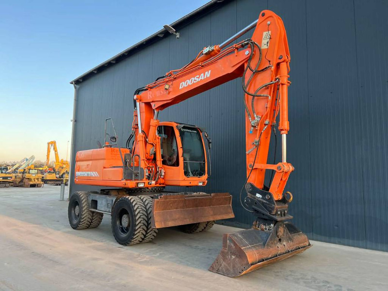 Doosan DX170W - Máy xúc bánh lốp: hình 2 Doosan DX170W - Máy xúc bánh lốp: hình 2