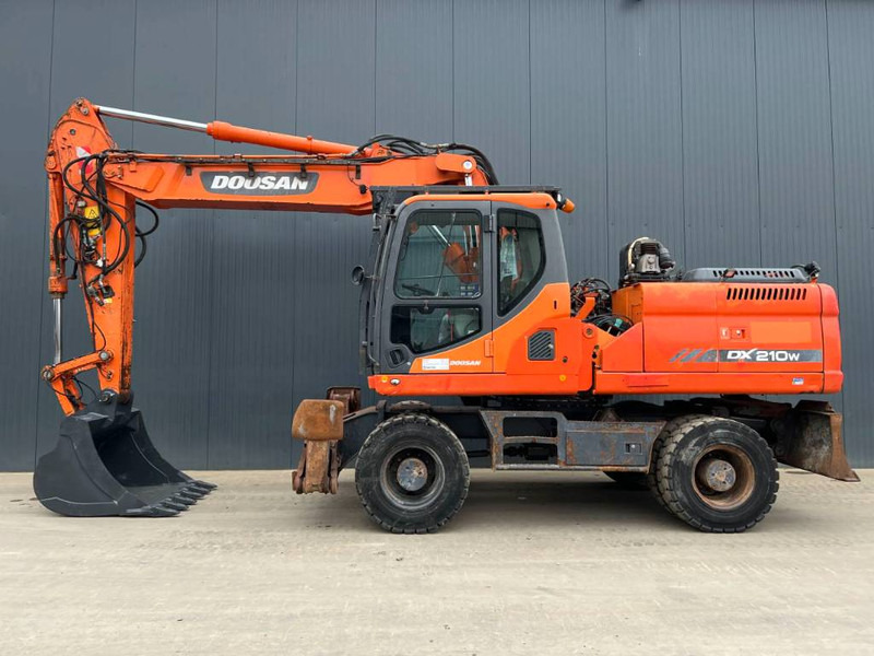 Doosan DX210W - Máy xúc bánh lốp: hình 5 Doosan DX210W - Máy xúc bánh lốp: hình 5