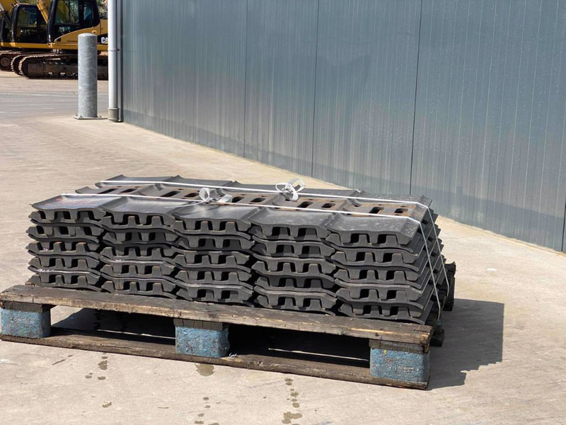 Hitachi EX270 / EX300 / EX310 Shoes/Pads - Khung/ Sườn cho Máy móc xây dựng: hình 5 Hitachi EX270 / EX300 / EX310 Shoes/Pads - Khung/ Sườn cho Máy móc xây dựng: hình 5