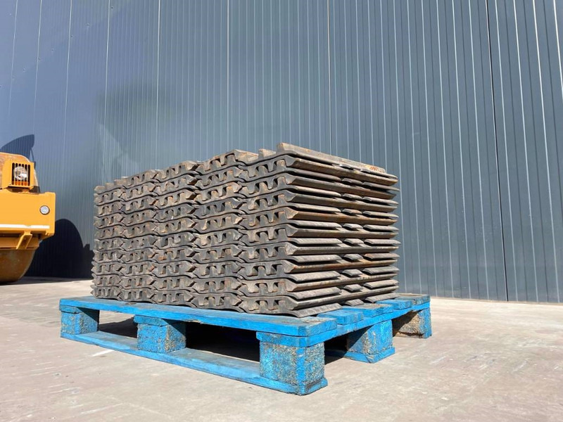 Hyundai R210 / R215 / R220 / R235 / R250 / R260 - Khung/ Sườn cho Máy móc xây dựng: hình 2 Hyundai R210 / R215 / R220 / R235 / R250 / R260 - Khung/ Sườn cho Máy móc xây dựng: hình 2