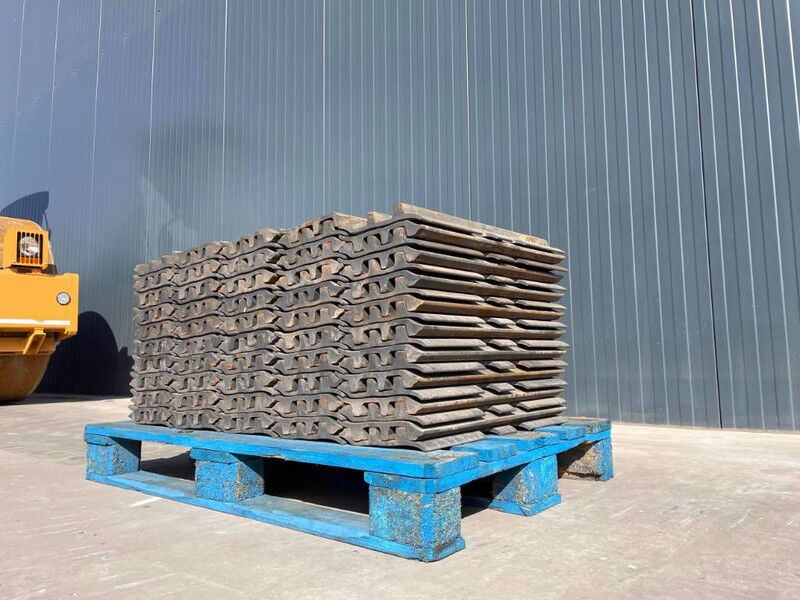 Hyundai R210 / R215 / R220 / R235 / R250 / R260 - Khung/ Sườn cho Máy móc xây dựng: hình 2 Hyundai R210 / R215 / R220 / R235 / R250 / R260 - Khung/ Sườn cho Máy móc xây dựng: hình 2