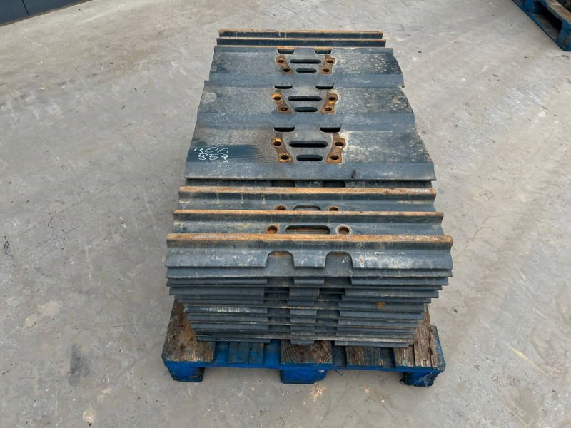 Hyundai R210 / R215 / R220 Shoes 3 Grouser 600mm - Khung/ Sườn cho Máy móc xây dựng: hình 2 Hyundai R210 / R215 / R220 Shoes 3 Grouser 600mm - Khung/ Sườn cho Máy móc xây dựng: hình 2