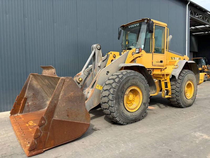 Volvo L120E - Máy xúc lật bánh lốp: hình 1 Volvo L120E - Máy xúc lật bánh lốp: hình 1