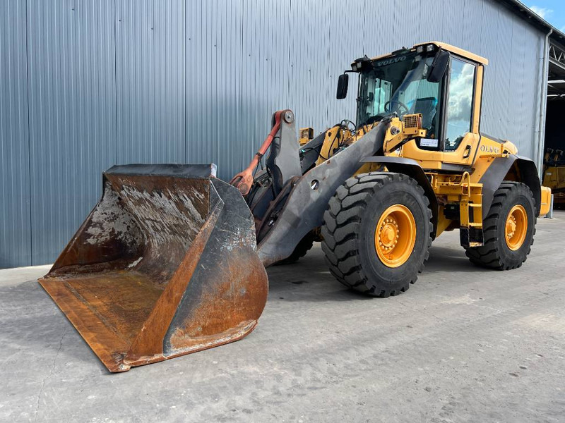 Volvo L90F - Máy xúc lật bánh lốp: hình 1 Volvo L90F - Máy xúc lật bánh lốp: hình 1
