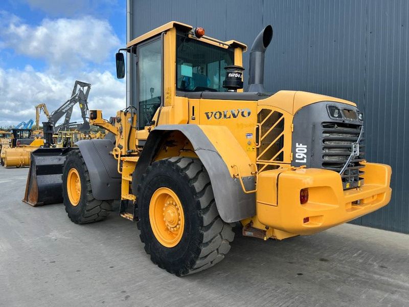 Volvo L90F - Máy xúc lật bánh lốp: hình 3 Volvo L90F - Máy xúc lật bánh lốp: hình 3