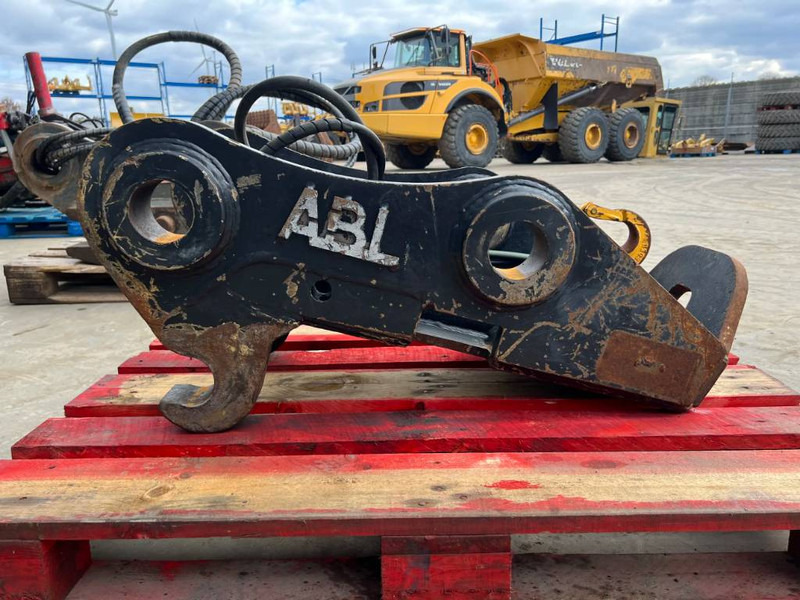 Volvo S1 - 323D - Bộ ghép nhanh cho Máy móc xây dựng: hình 4 Volvo S1 - 323D - Bộ ghép nhanh cho Máy móc xây dựng: hình 4
