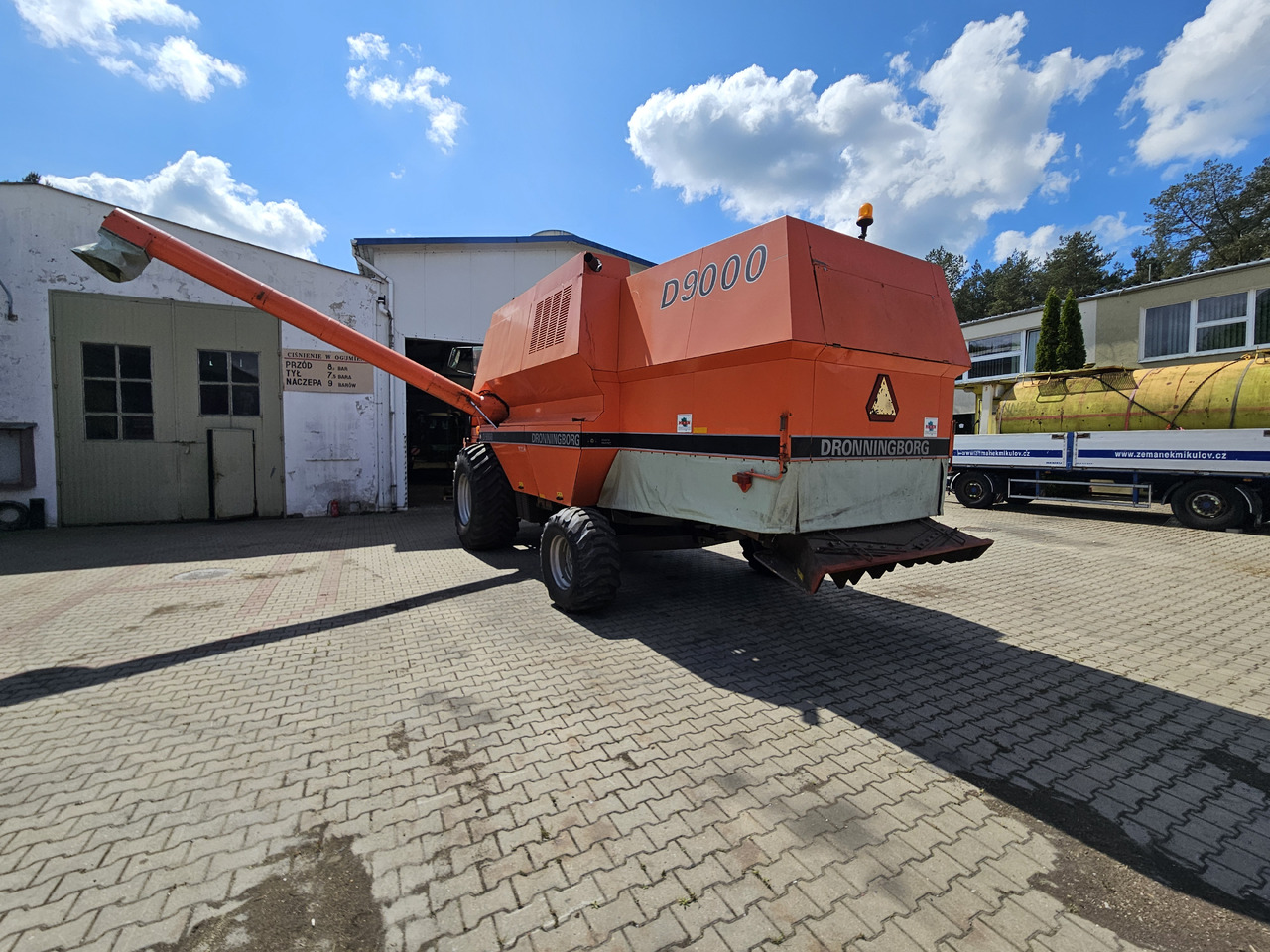 Dronningborg D9000 - Máy gặt đập: hình 4 Dronningborg D9000 - Máy gặt đập: hình 4