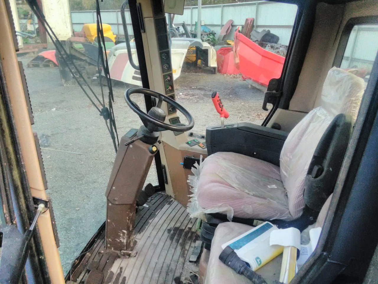 JOHN DEERE 1550 WTS - Cabin cho Máy gặt đập: hình 4 JOHN DEERE 1550 WTS - Cabin cho Máy gặt đập: hình 4