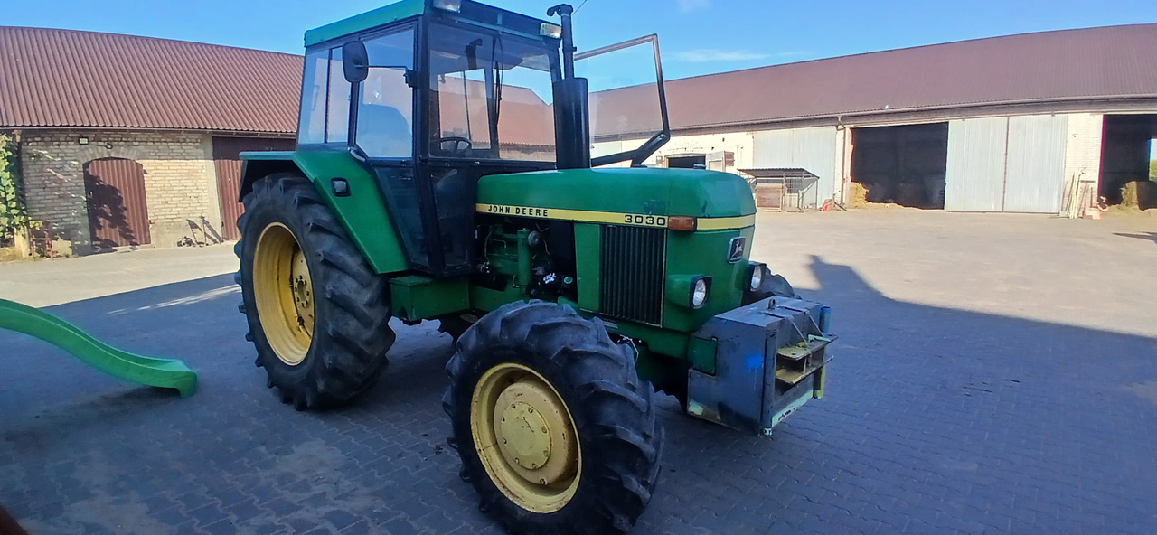 JOHN DEERE 3030E - Máy cày: hình 1 JOHN DEERE 3030E - Máy cày: hình 1