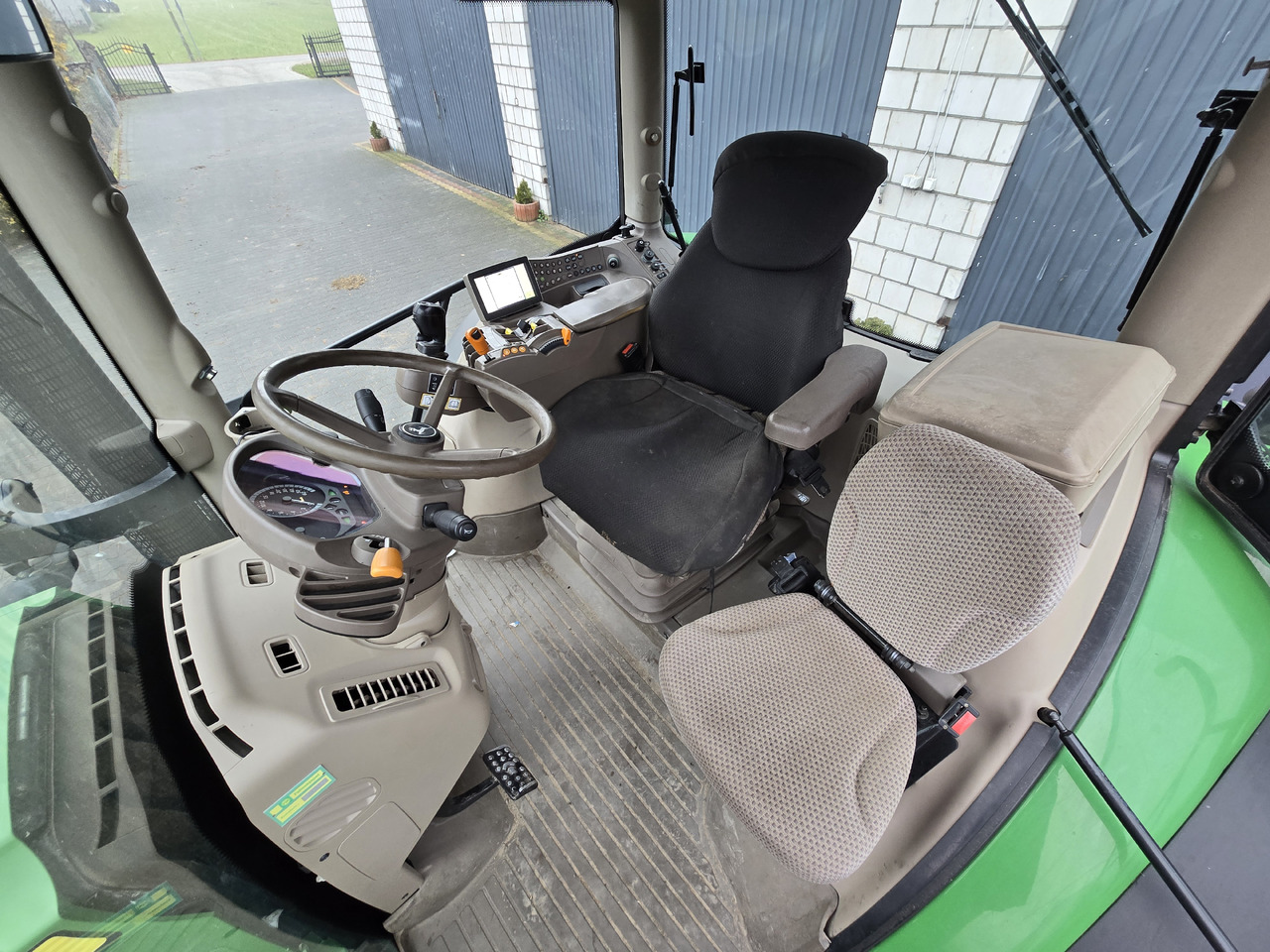 JOHN DEERE 6140R - Máy cày: hình 2 JOHN DEERE 6140R - Máy cày: hình 2