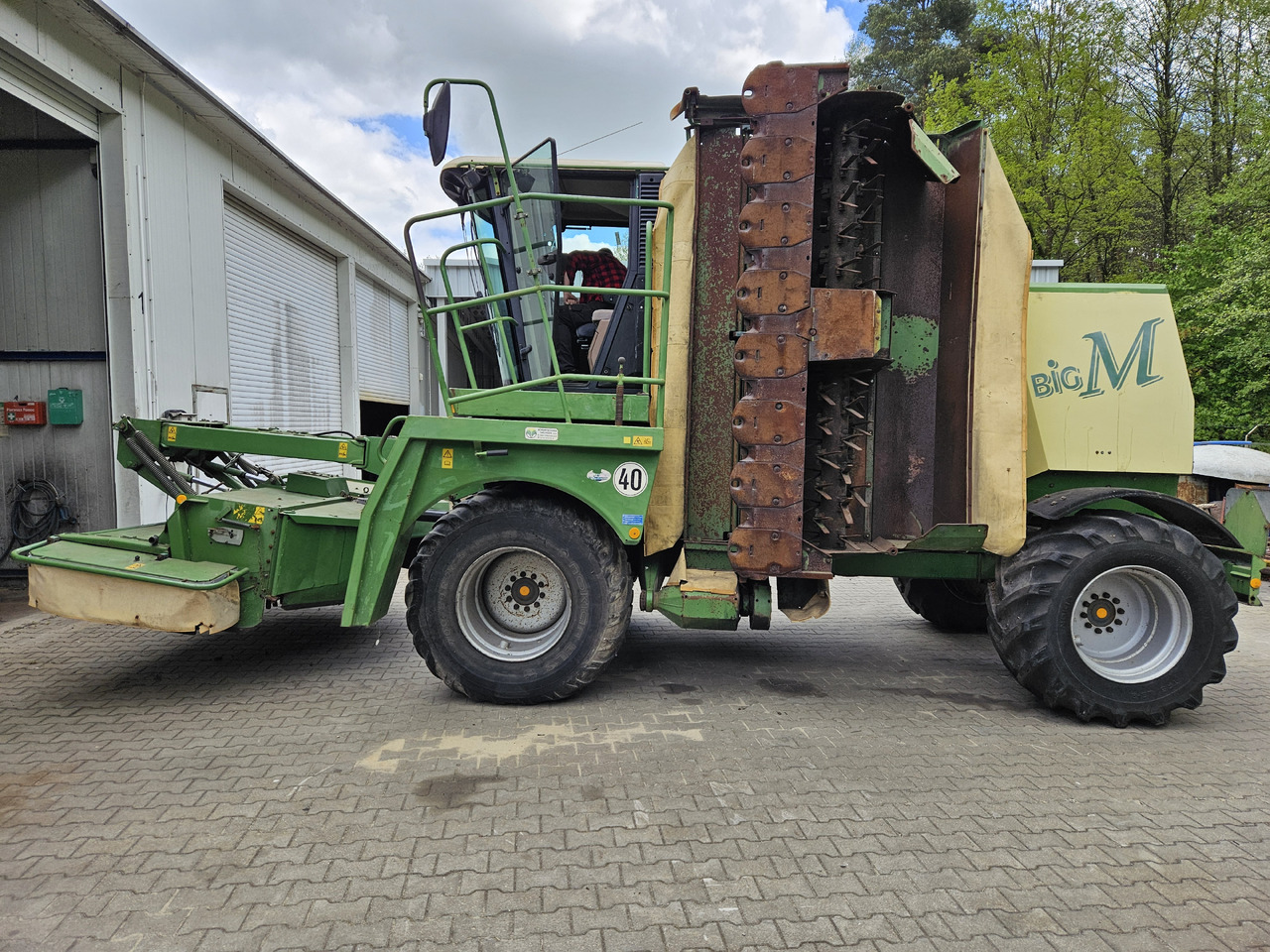 Krone Big M - Máy cắt cỏ: hình 4 Krone Big M - Máy cắt cỏ: hình 4