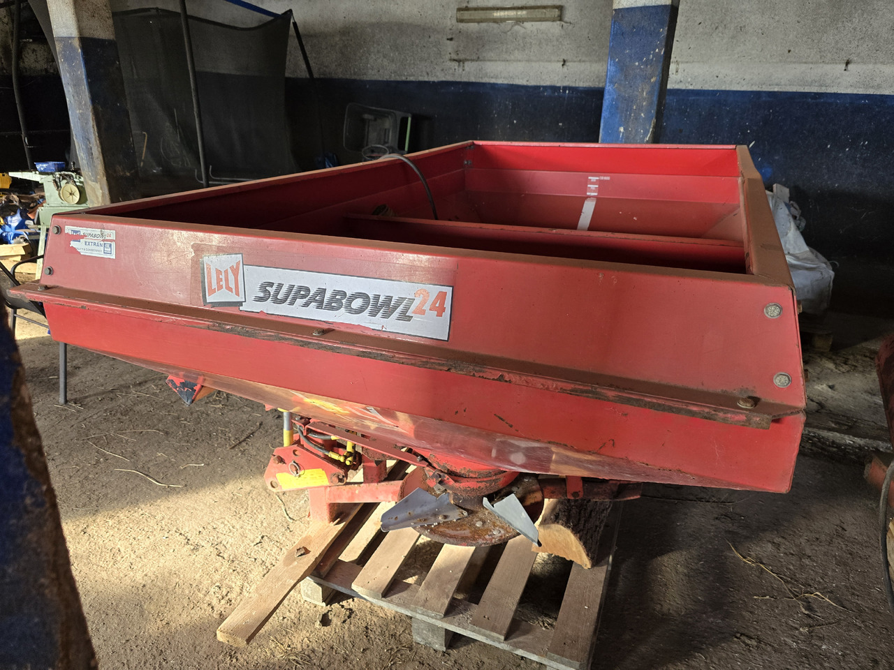 LELY CENTERLINER 1200 L - Máy rải phân bón: hình 5 LELY CENTERLINER 1200 L - Máy rải phân bón: hình 5