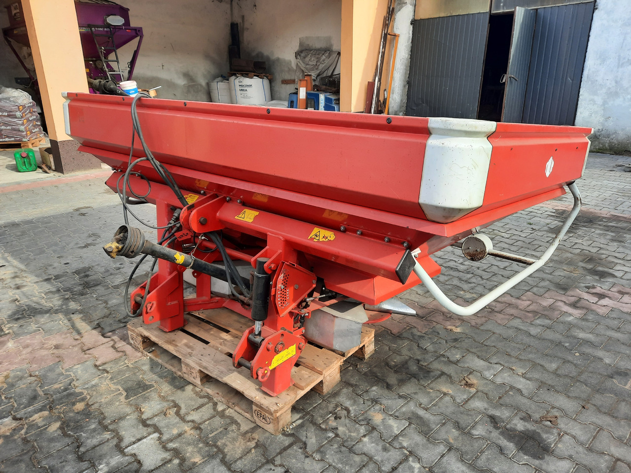 LELY CENTERLINER SX 2000 L - Máy rải phân bón: hình 2 LELY CENTERLINER SX 2000 L - Máy rải phân bón: hình 2