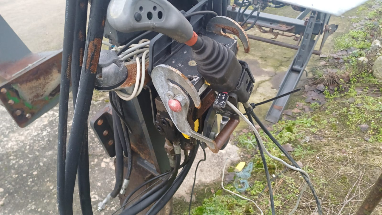 MANIP MP85A - Máy chất hàng trước cho máy cày: hình 2 MANIP MP85A - Máy chất hàng trước cho máy cày: hình 2