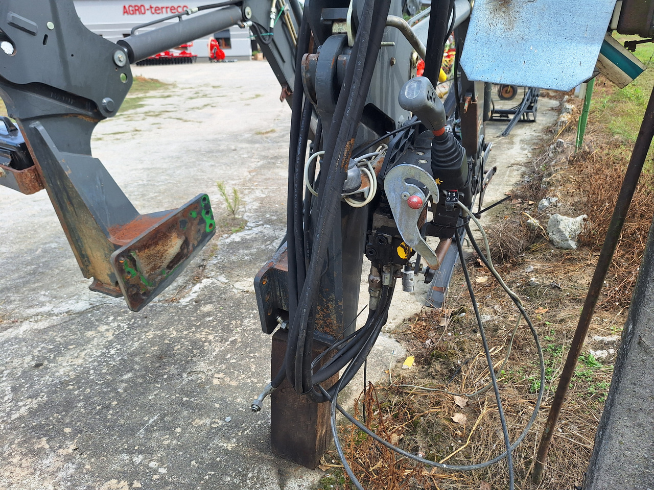 Manip MP85 - Máy chất hàng trước cho máy cày: hình 5 Manip MP85 - Máy chất hàng trước cho máy cày: hình 5