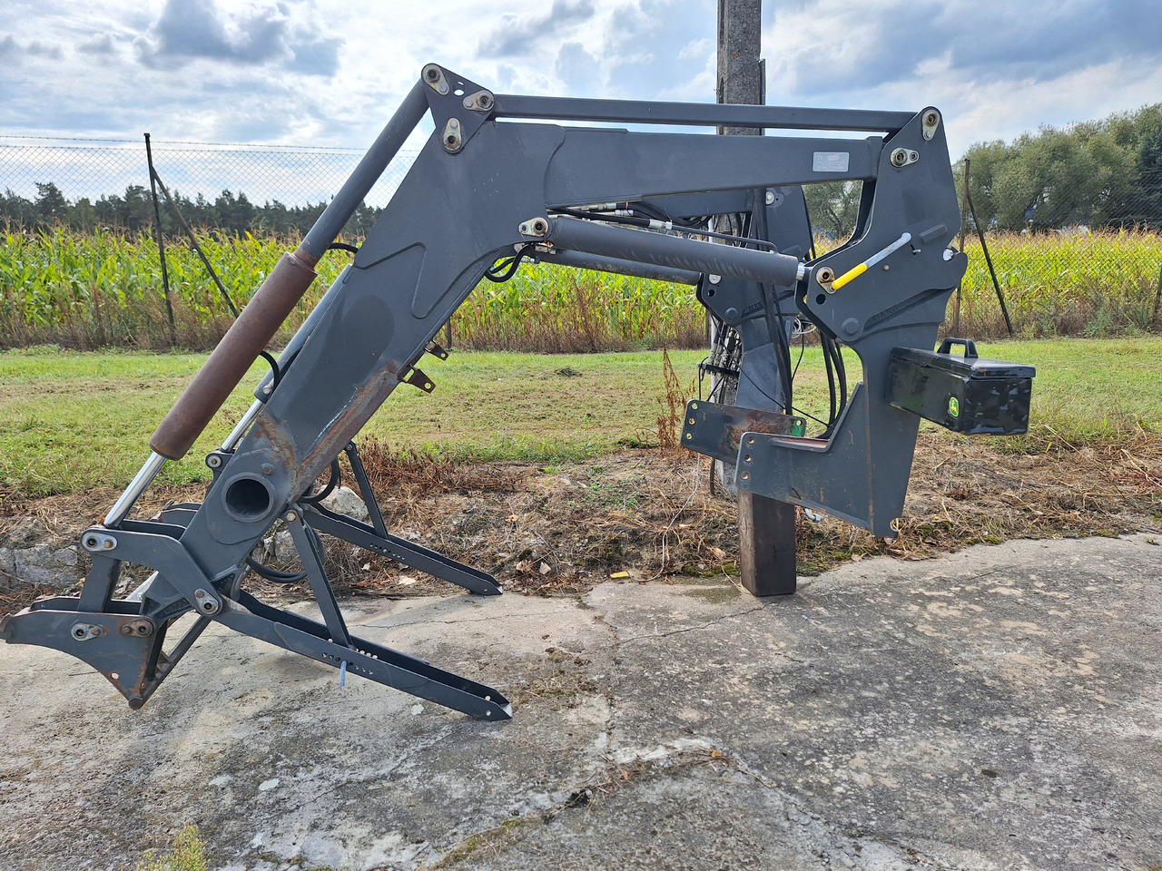 Manip MP85 - Máy chất hàng trước cho máy cày: hình 2 Manip MP85 - Máy chất hàng trước cho máy cày: hình 2