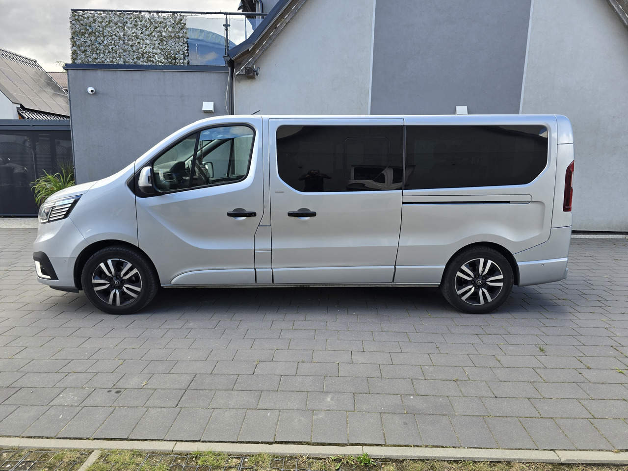 RENAULT Trafic SPACECLASS Premium - Xe van chở khách: hình 1 RENAULT Trafic SPACECLASS Premium - Xe van chở khách: hình 1