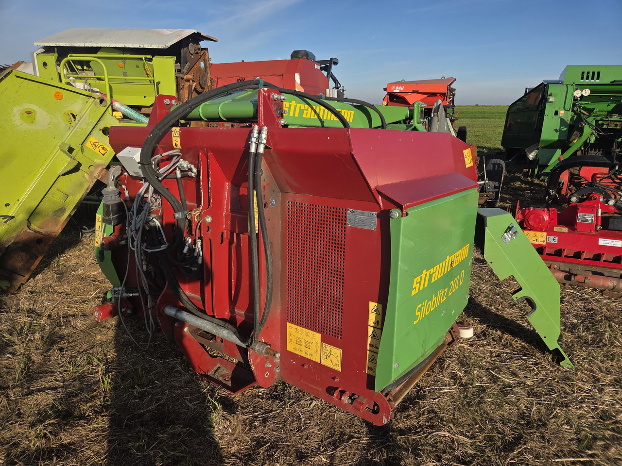 STRAUTMANN Siloblitz 201 D - Máy gặt đập thức ăn gia súc: hình 2 STRAUTMANN Siloblitz 201 D - Máy gặt đập thức ăn gia súc: hình 2