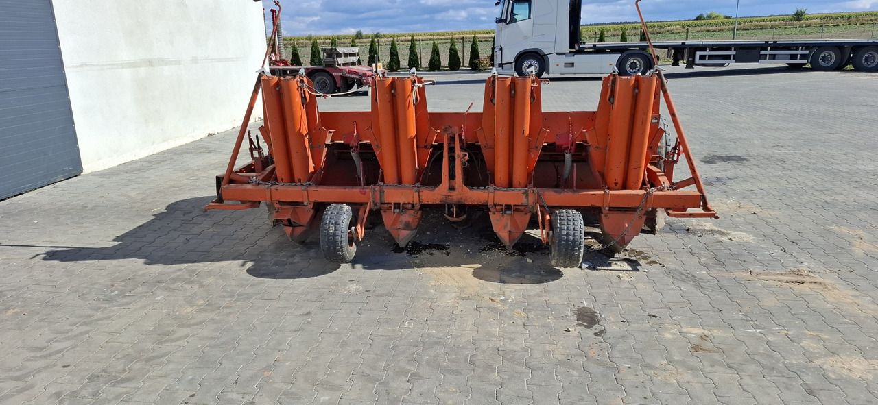UDERHAUG 351 - Máy gieo hạt chính xác: hình 1 UDERHAUG 351 - Máy gieo hạt chính xác: hình 1