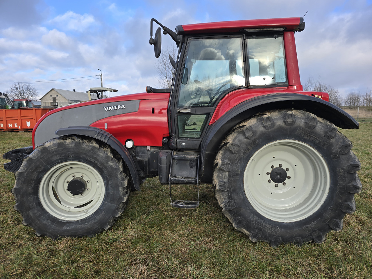 VALTRA T140 - Máy cày: hình 2 VALTRA T140 - Máy cày: hình 2