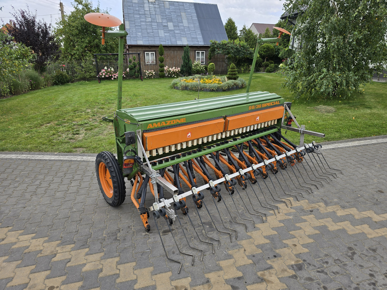 Amazone D8/30 SPECIAL - Trang thiết bị gieo hạt: hình 1 Amazone D8/30 SPECIAL - Trang thiết bị gieo hạt: hình 1