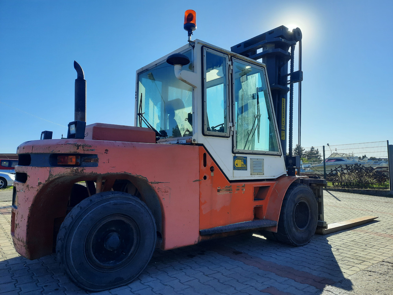 Dantruck 8009 - Xe nâng diesel: hình 3 Dantruck 8009 - Xe nâng diesel: hình 3