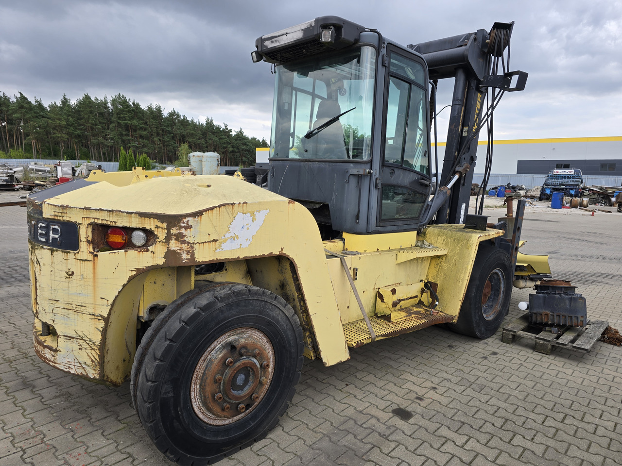 Hyster H16XM-6 - Xe nâng diesel: hình 5 Hyster H16XM-6 - Xe nâng diesel: hình 5