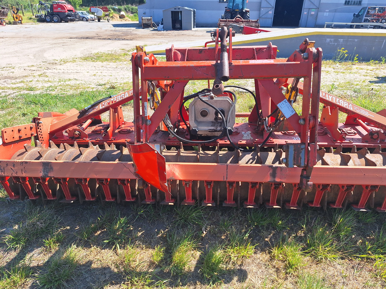 Inna AH523 - Bừa: hình 4 Inna AH523 - Bừa: hình 4