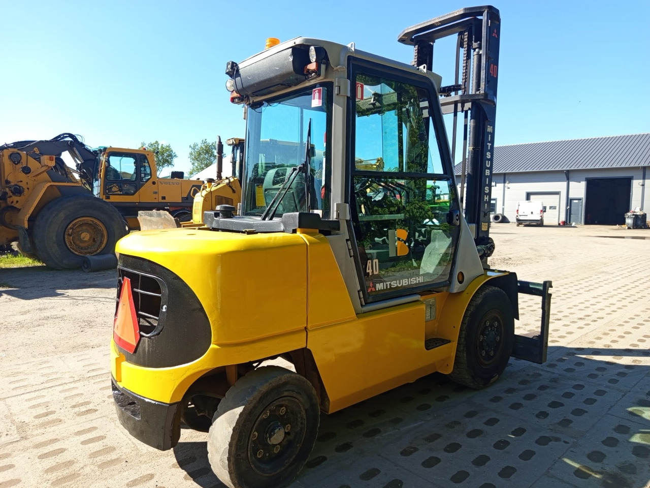 Mitsubishi FD40K - Xe nâng địa hình gồ ghề: hình 5 Mitsubishi FD40K - Xe nâng địa hình gồ ghề: hình 5
