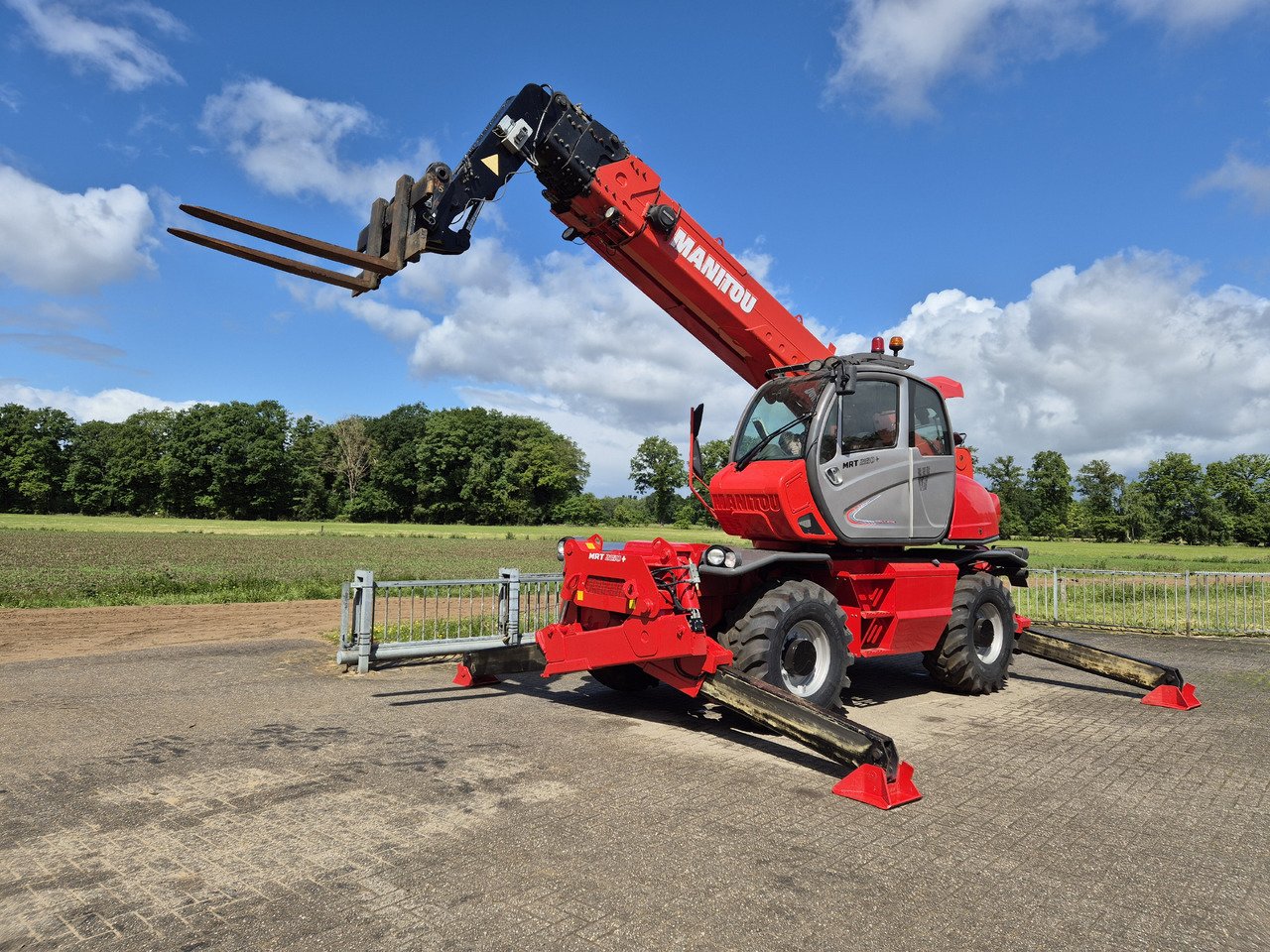 Manitou MRT 2150 plus privilege - Xe nhấc hình viễn vọng kính: hình 1 Manitou MRT 2150 plus privilege - Xe nhấc hình viễn vọng kính: hình 1