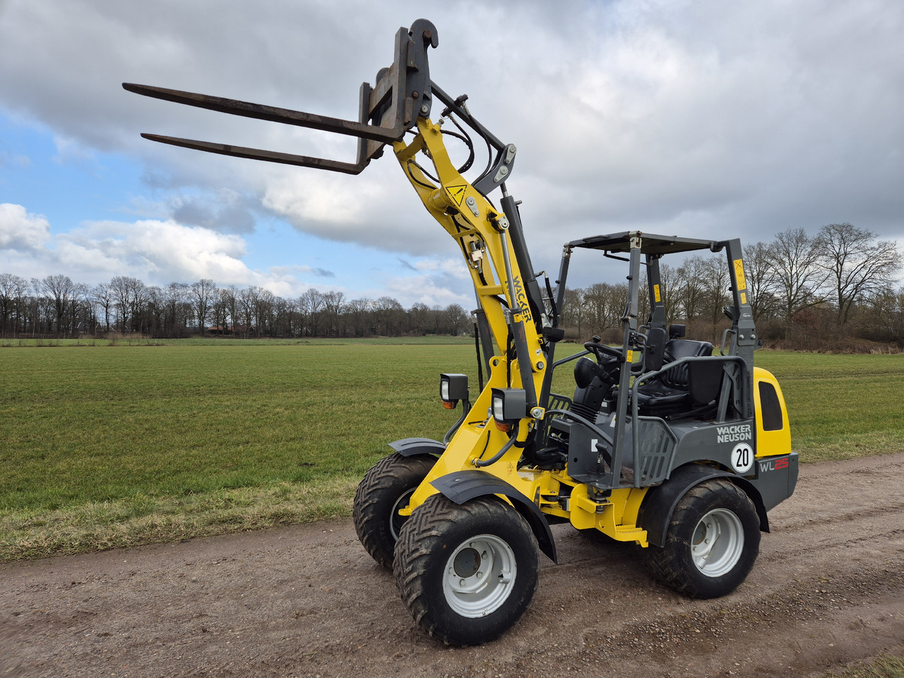Wacker Neuson WL 25 - Máy xúc lật bánh lốp: hình 3 Wacker Neuson WL 25 - Máy xúc lật bánh lốp: hình 3