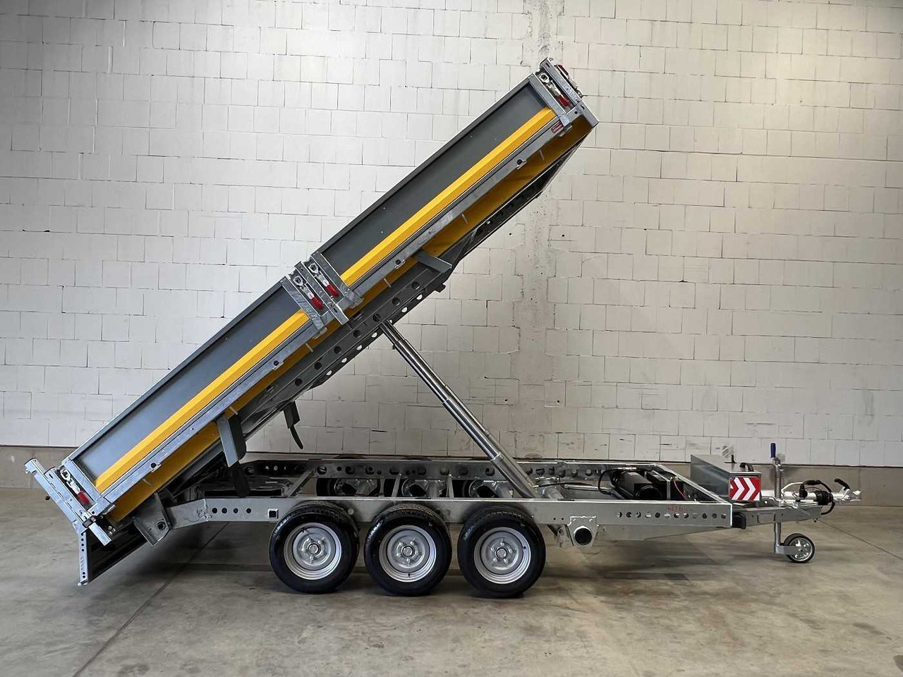 BRIAN_JAMES Cargo Tipper 2 3-Achser Rückwärtskipper - Rơ moóc ben: hình 1 BRIAN_JAMES Cargo Tipper 2 3-Achser Rückwärtskipper - Rơ moóc ben: hình 1