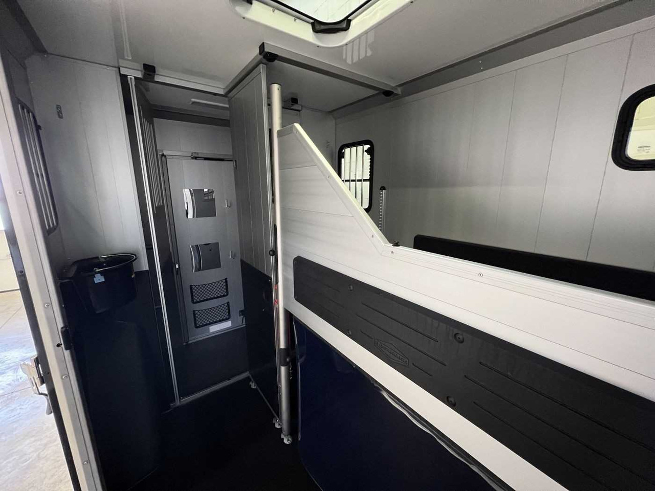 Fiat Böckmann Compact Stall LKW - Xe tải chở ngựa: hình 5 Fiat Böckmann Compact Stall LKW - Xe tải chở ngựa: hình 5