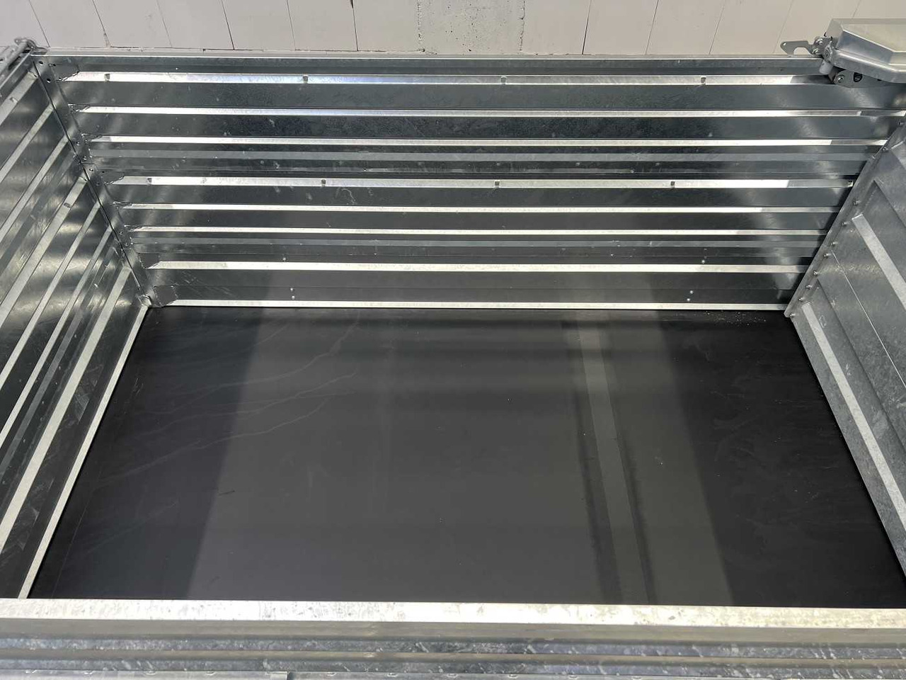 ROSEMEIER G GA 3500 mit Trennwand Abrollanhänger - Rơ moóc thùng chứa: hình 4 ROSEMEIER G GA 3500 mit Trennwand Abrollanhänger - Rơ moóc thùng chứa: hình 4