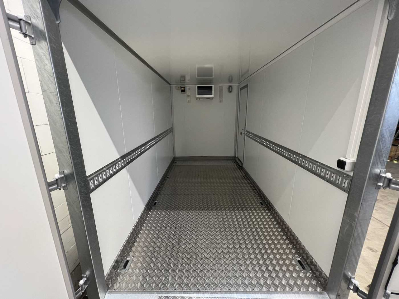 VEZEKO TK C 30.35 KH Rampe ausziehbar Kühlanhänger - Rơ moóc đông lạnh: hình 5 VEZEKO TK C 30.35 KH Rampe ausziehbar Kühlanhänger - Rơ moóc đông lạnh: hình 5