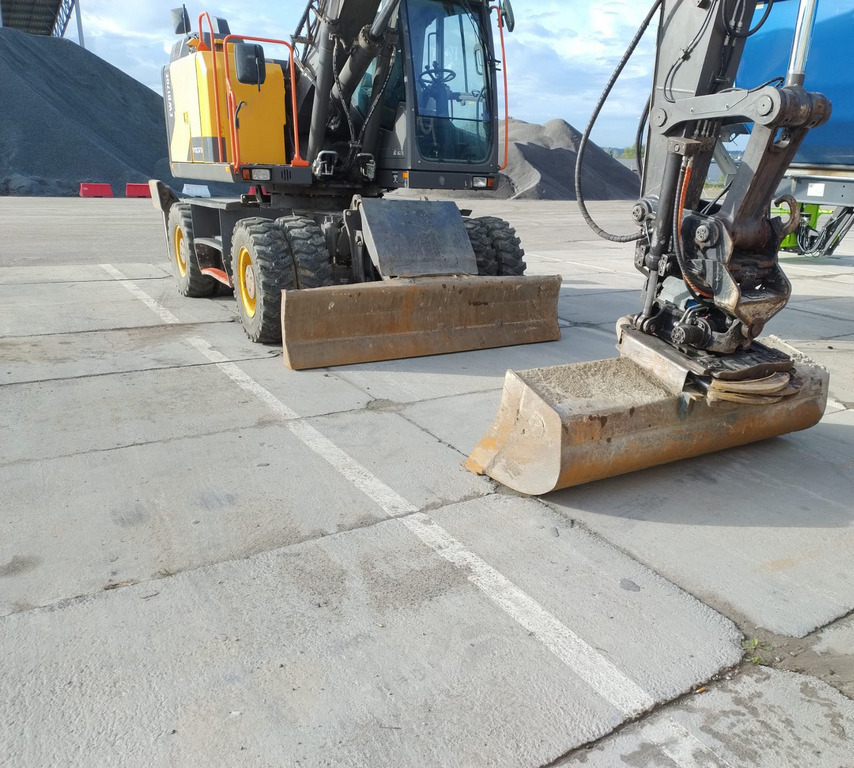 VOLVO EWR170E - Máy xúc bánh lốp: hình 4 VOLVO EWR170E - Máy xúc bánh lốp: hình 4