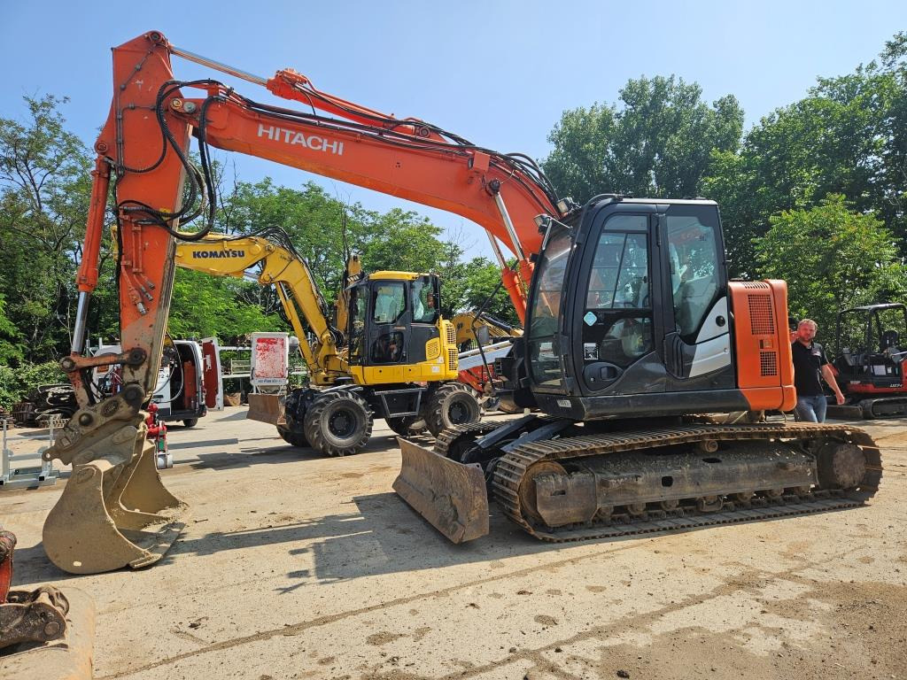 HITACHI ZX 135 US - Máy xúc bánh xích: hình 2 HITACHI ZX 135 US - Máy xúc bánh xích: hình 2